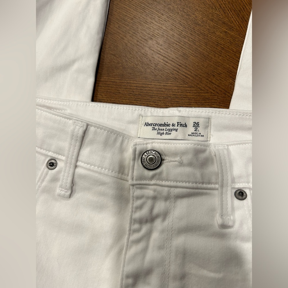 Abercrombie white skinny jeans a size 2 long